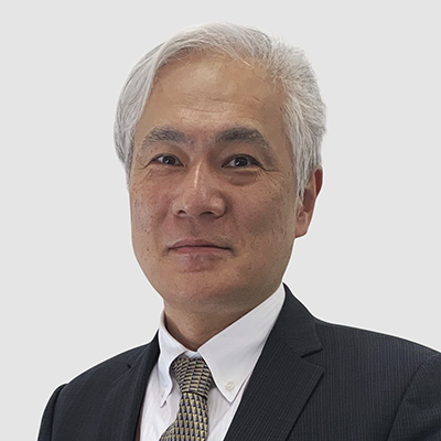 Mike Mesaki 是全球研发高级副总裁。他负责全球公司的研发工作。Mesaki 曾在 Furukawa Group 任职 35 年，并于 2020 年 10 月随着全球合资企业的正式成立而加入了 Essex Furukawa。他曾担任过 Furukawa Electric Co., Ltd. 电磁线分部的技术总监以及 Furukawa Magnet Wire Co., Ltd. 的技术总监。在该职位上，他负责材料和工艺开发以及产品设计。在此之前，Mesaki 曾担任 FE Magnet Wire（马来西亚）公司总经理、Furukawa Electric 高分子研究中心总经理等，负责材料开发以及金属和塑料复合材料的开发。他拥有东京工业大学的化学学士学位。