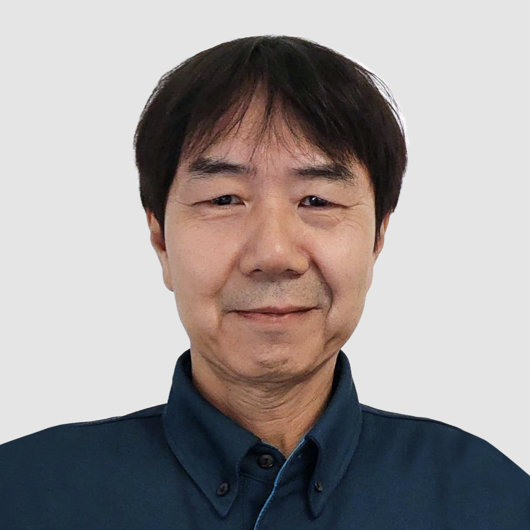 Koichi Kikkawa es el vicepresidente de Operaciones Globales de Essex Furukawa Magnet Wire. Es un puesto que ha ocupado desde abril de 2023. Kikkawa pasó la mayor parte de su carrera con Furukawa Electric, comenzó en 1990 como ingeniero de procesos en Japón. Jugó un papel decisivo en el desarrollo del negocio de alambre HVWW®, que fue el componente clave de una empresa conjunta inicial entre las dos compañías. Kikkawa se desempeñó como director de Excelencia Operativa Global en Europa, Asia y Japón antes de ocupar su puesto actual, donde ahora dirige las operaciones de Essex Furukawa. Kikkawa obtuvo su grado en Ingeniería Mecánica de la Universidad de Kansai en Osaka, Japón.